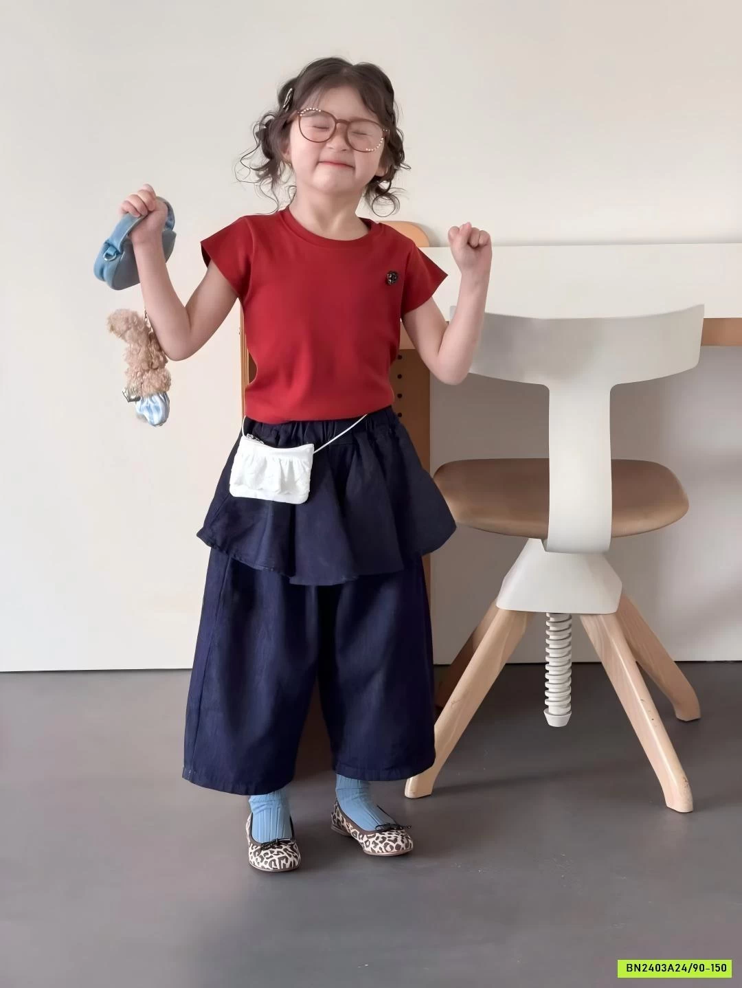 ÁO THUN ĐỎ MIX QUẦN SUÔNG LIỀN CHOÀNG VÁY