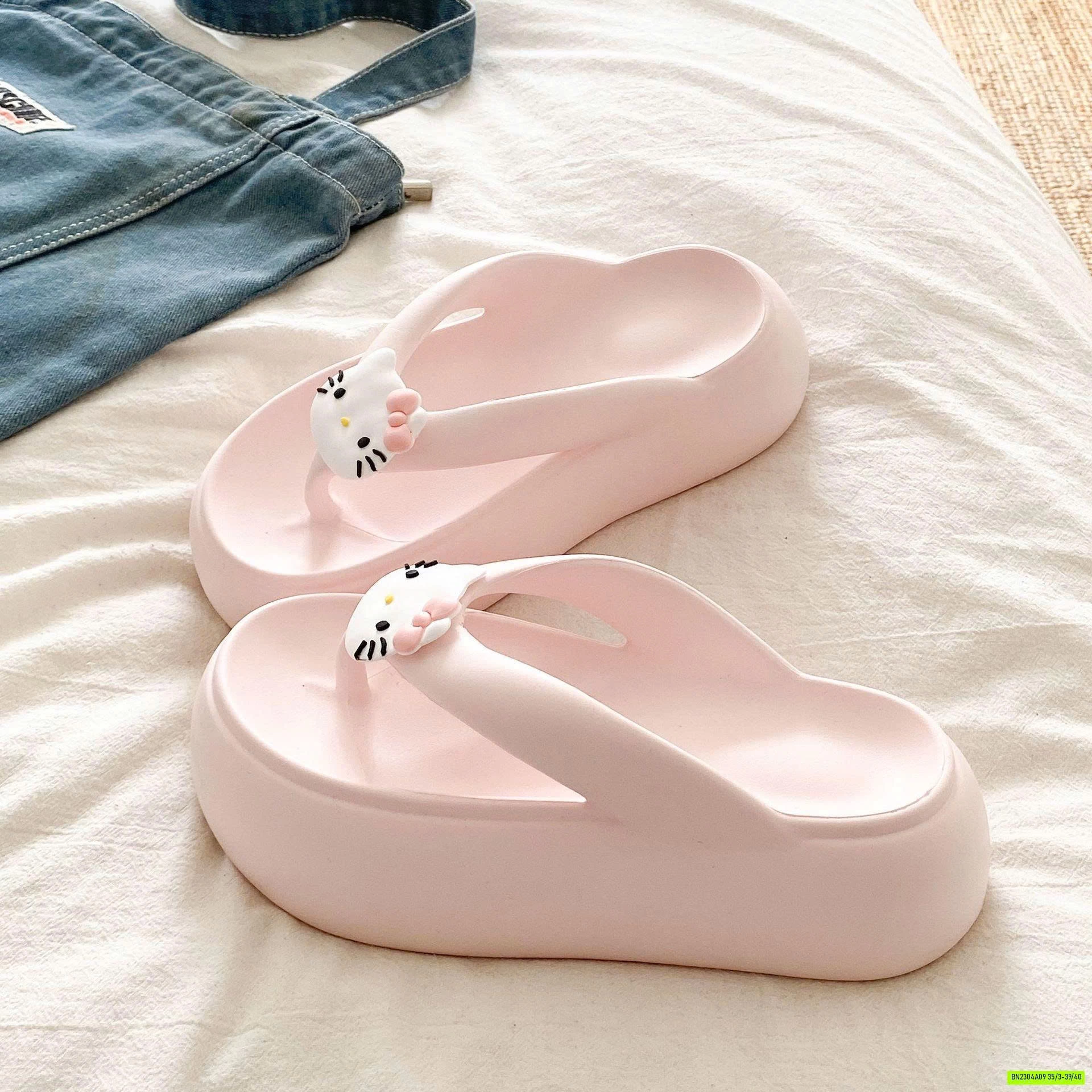 TÔNG KITTY ĐẾ BÁNH MỲ EVA