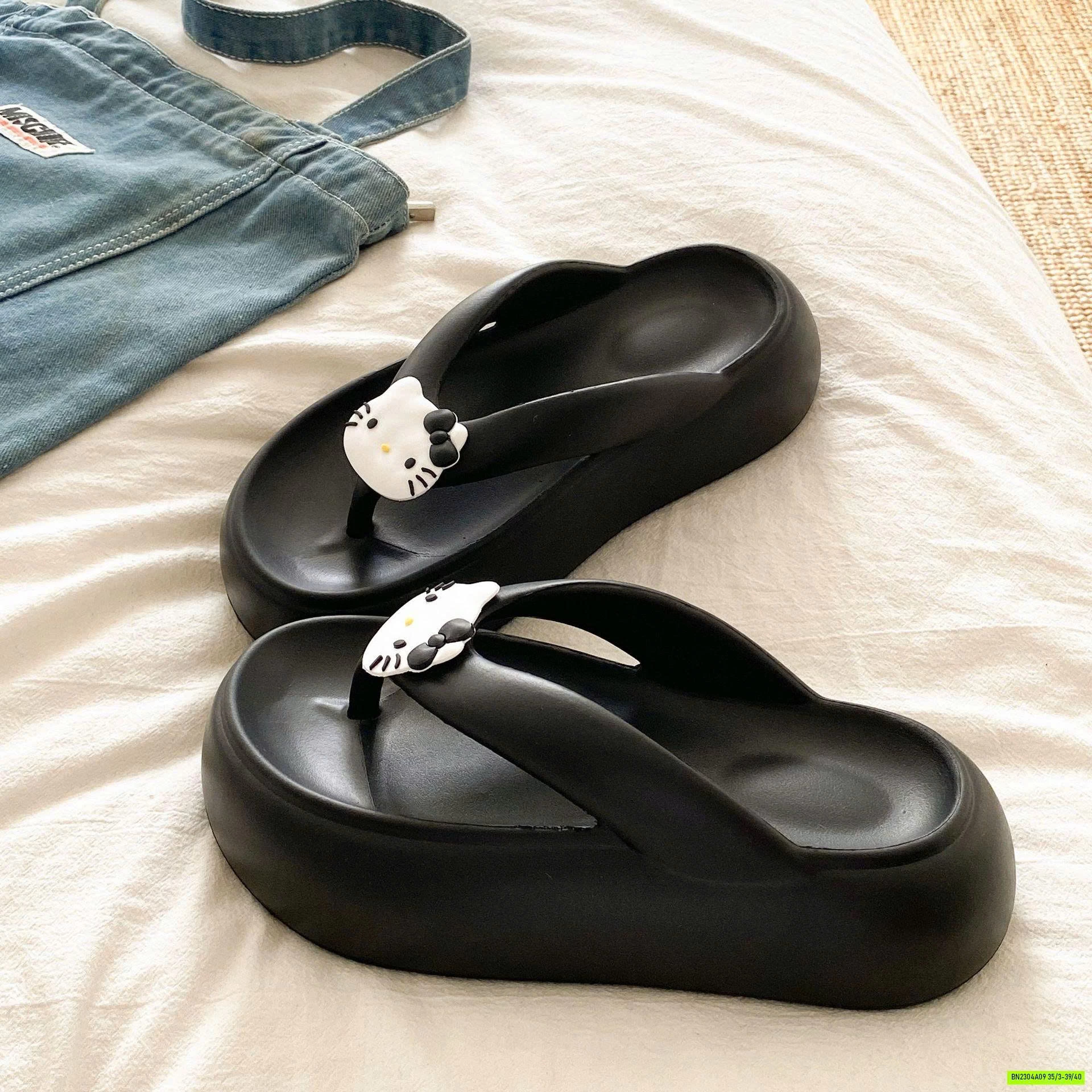 TÔNG KITTY ĐẾ BÁNH MỲ EVA