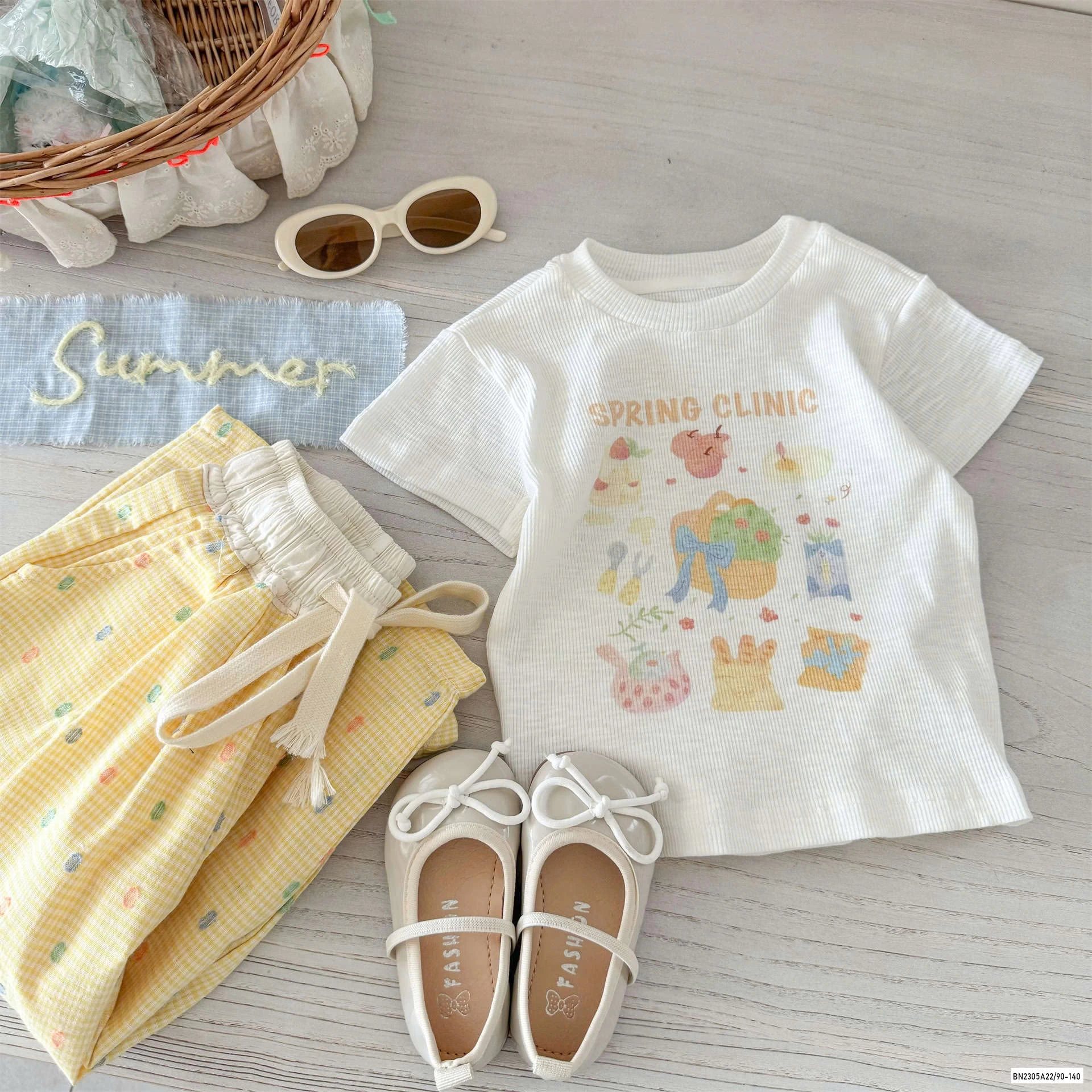 ÁO THUN MIX QUẦN SUÔNG VÀNG