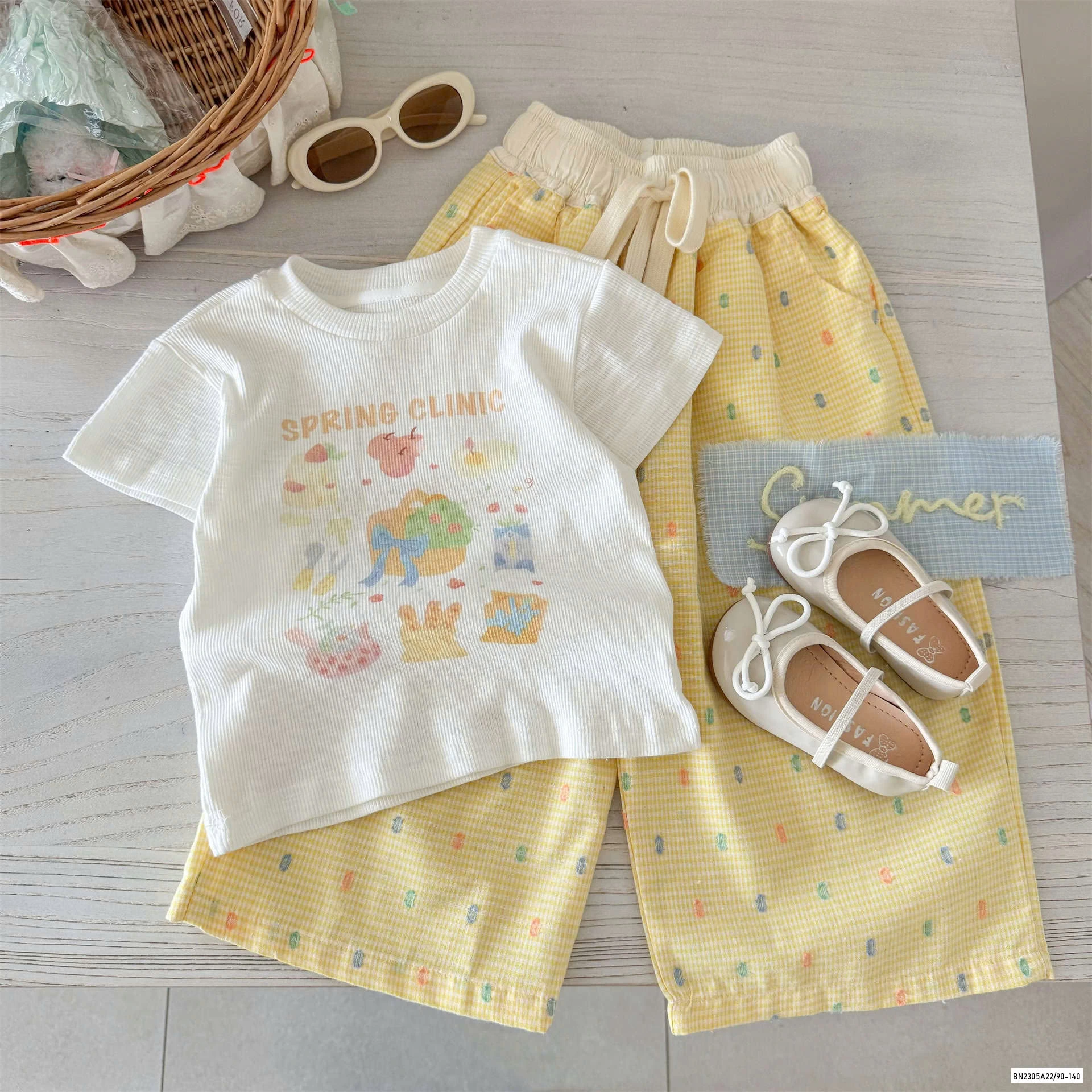 ÁO THUN MIX QUẦN SUÔNG VÀNG