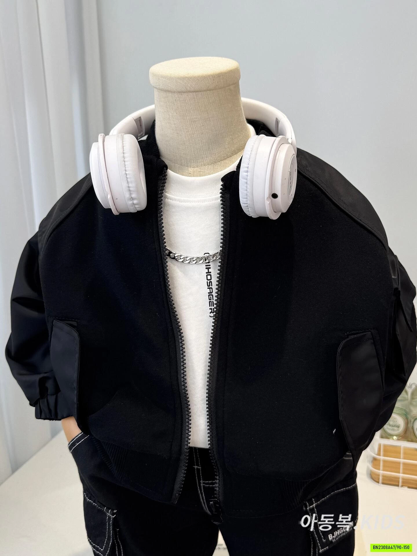 KHOÁC NỈ BOMBER ĐEN