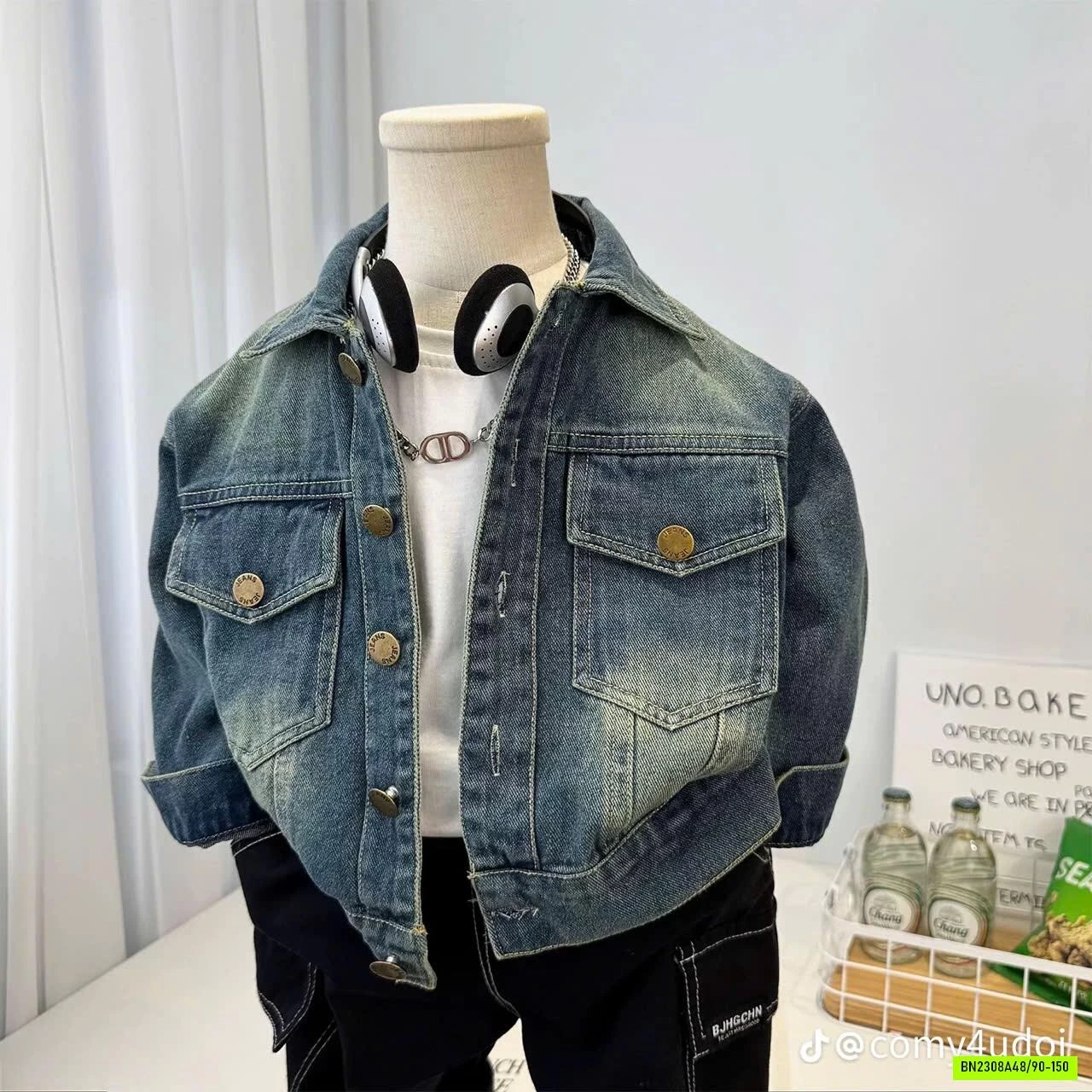 KHOÁC JEANS TÚI NGỰC BẠC MÀU