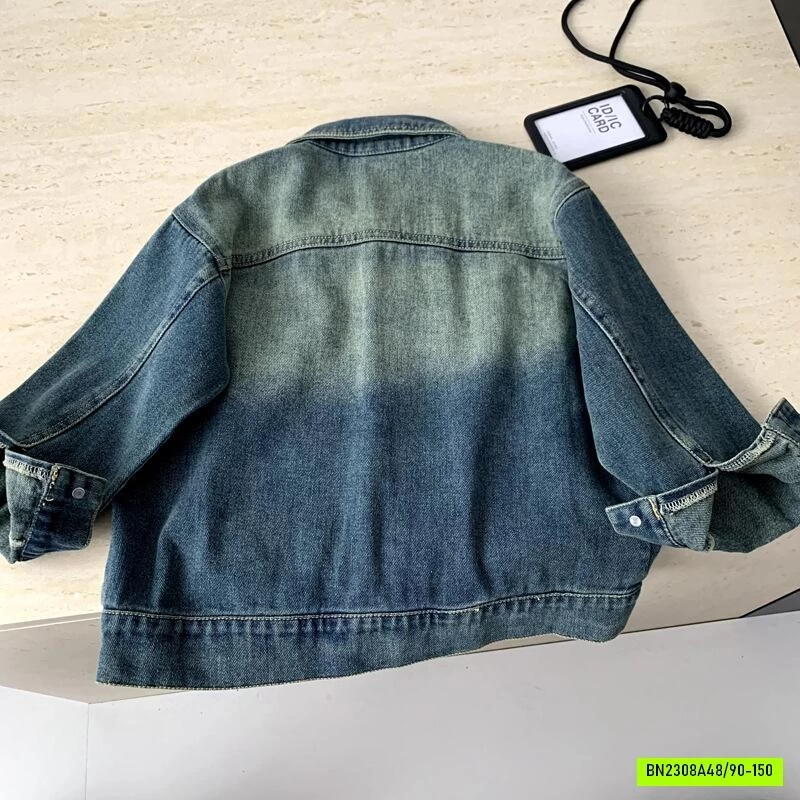 KHOÁC JEANS TÚI NGỰC BẠC MÀU