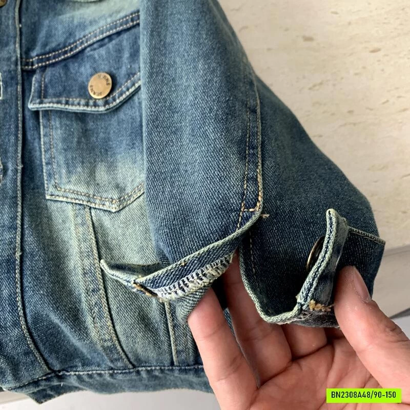 KHOÁC JEANS TÚI NGỰC BẠC MÀU