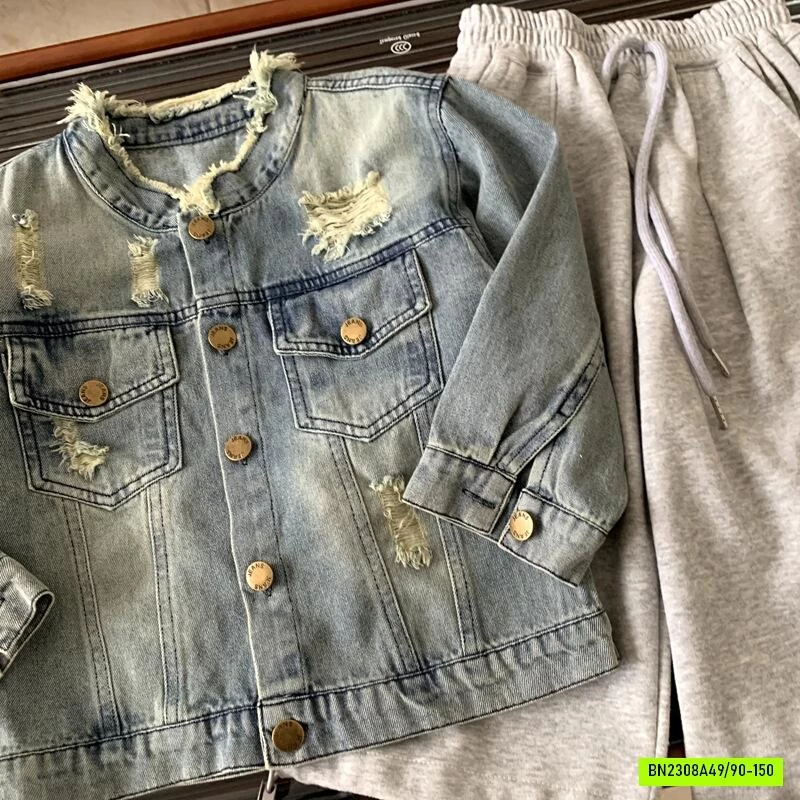KHOÁC JEANS RÁCH CỔ TRỤ