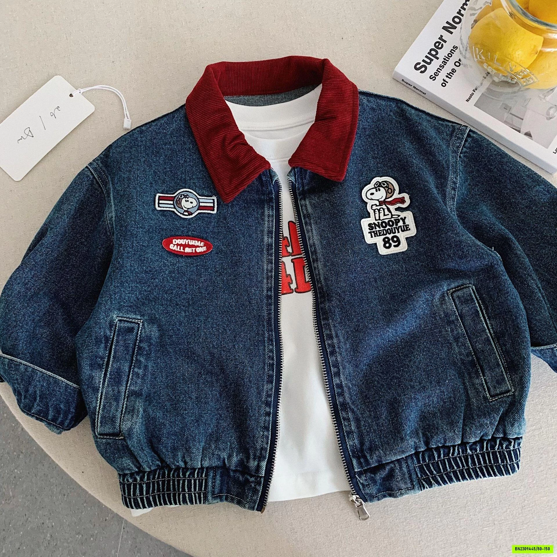 KHOÁC DENIM SNOOPY CỔ ĐỎ