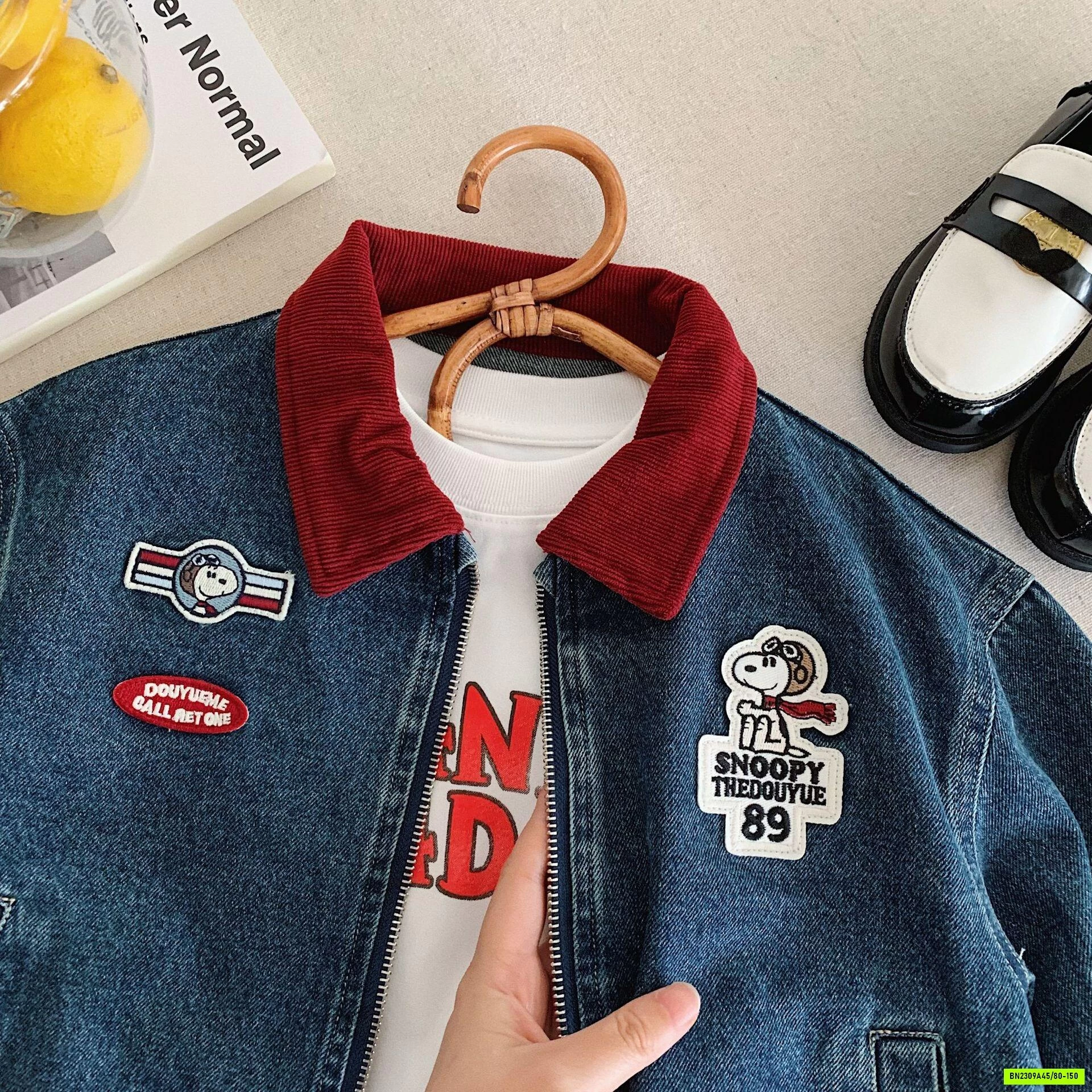 KHOÁC DENIM SNOOPY CỔ ĐỎ