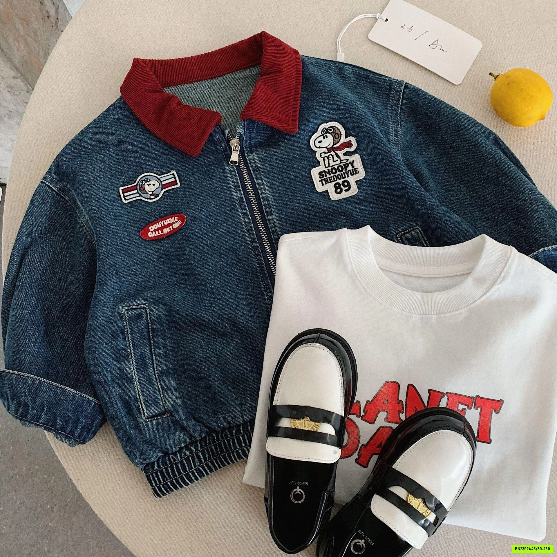 KHOÁC DENIM SNOOPY CỔ ĐỎ