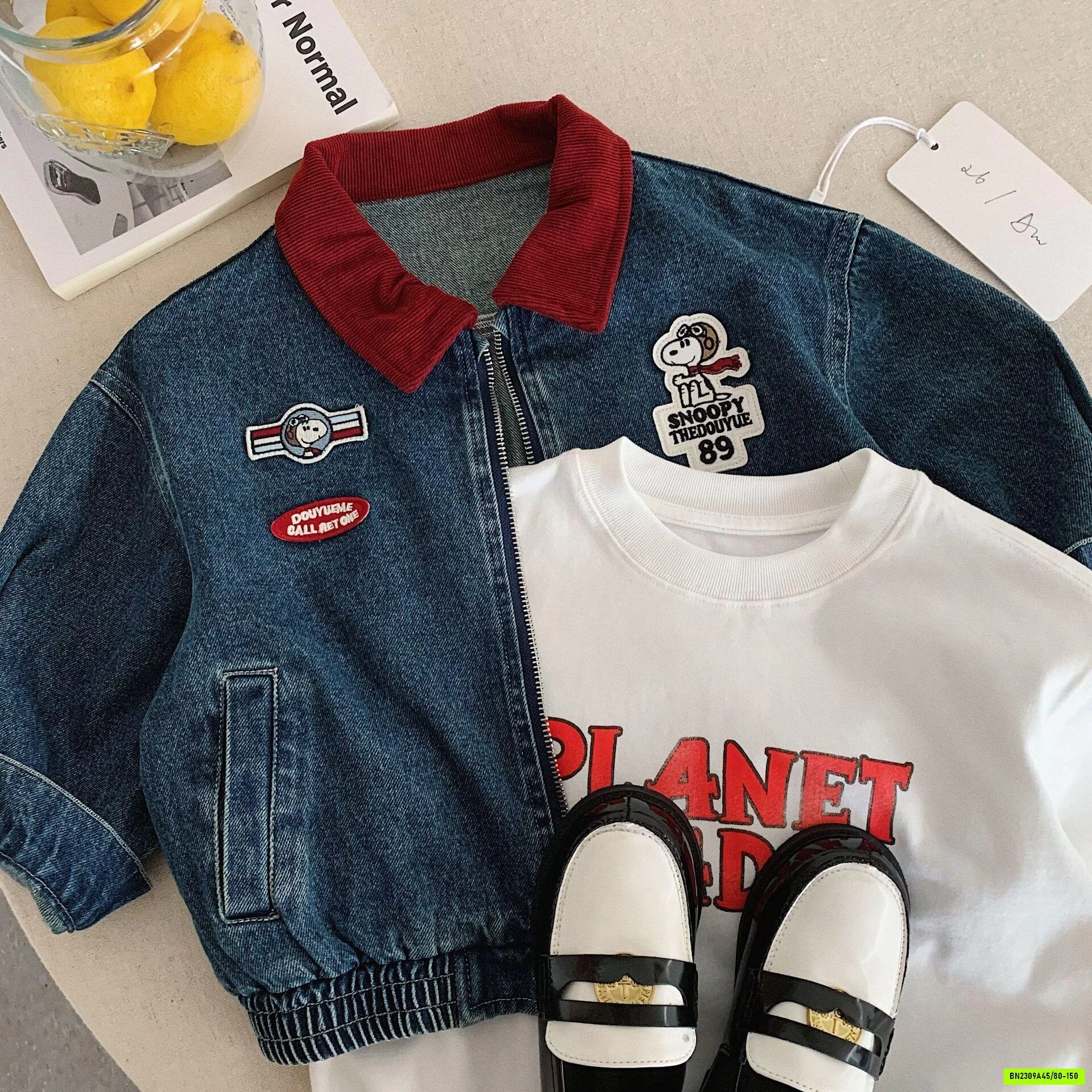 KHOÁC DENIM SNOOPY CỔ ĐỎ