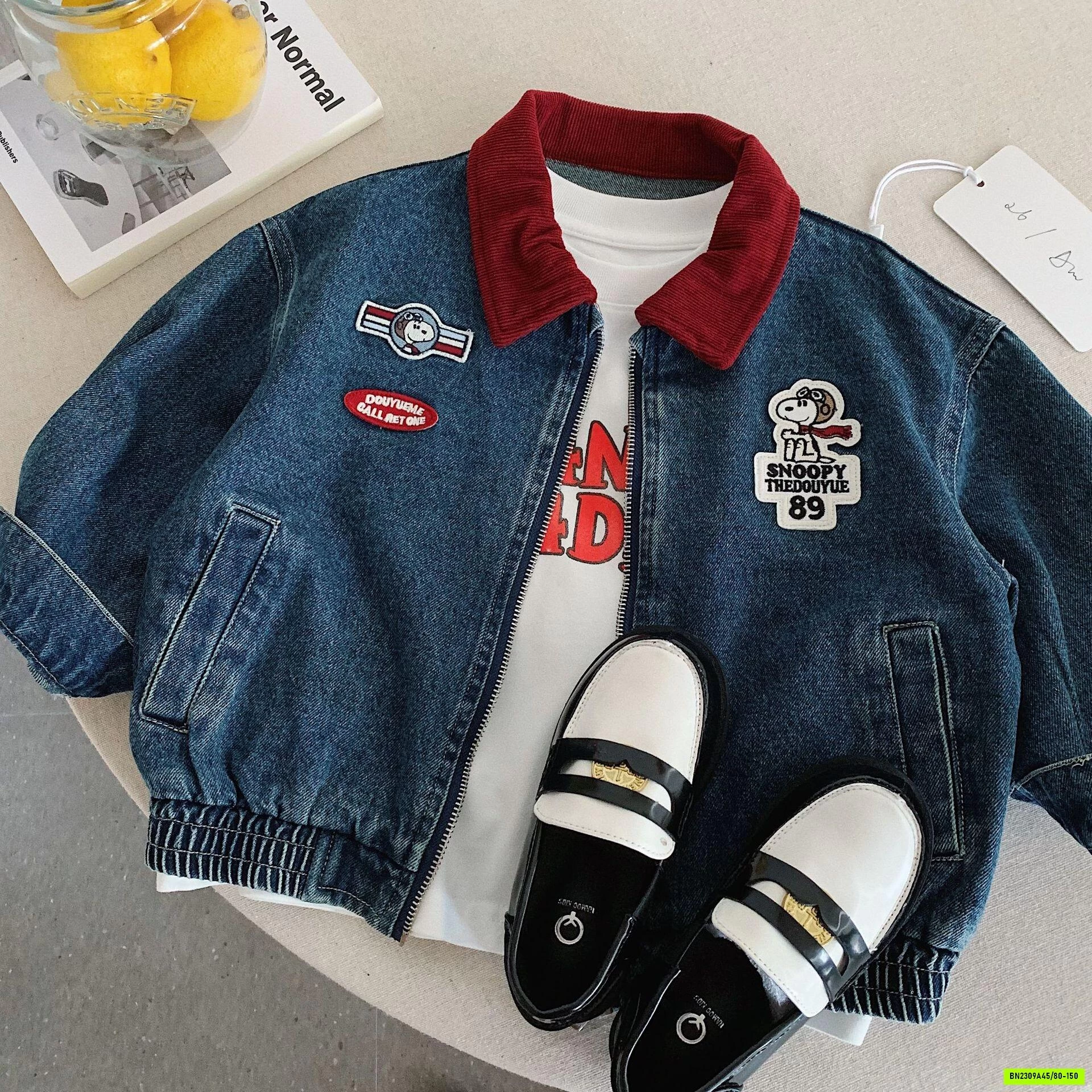 KHOÁC DENIM SNOOPY CỔ ĐỎ