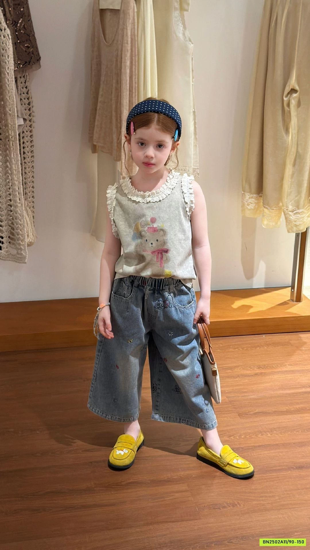 JEANS LỠ THÊU HOA