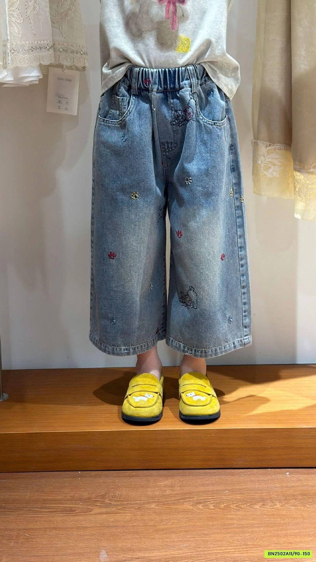 JEANS LỠ THÊU HOA