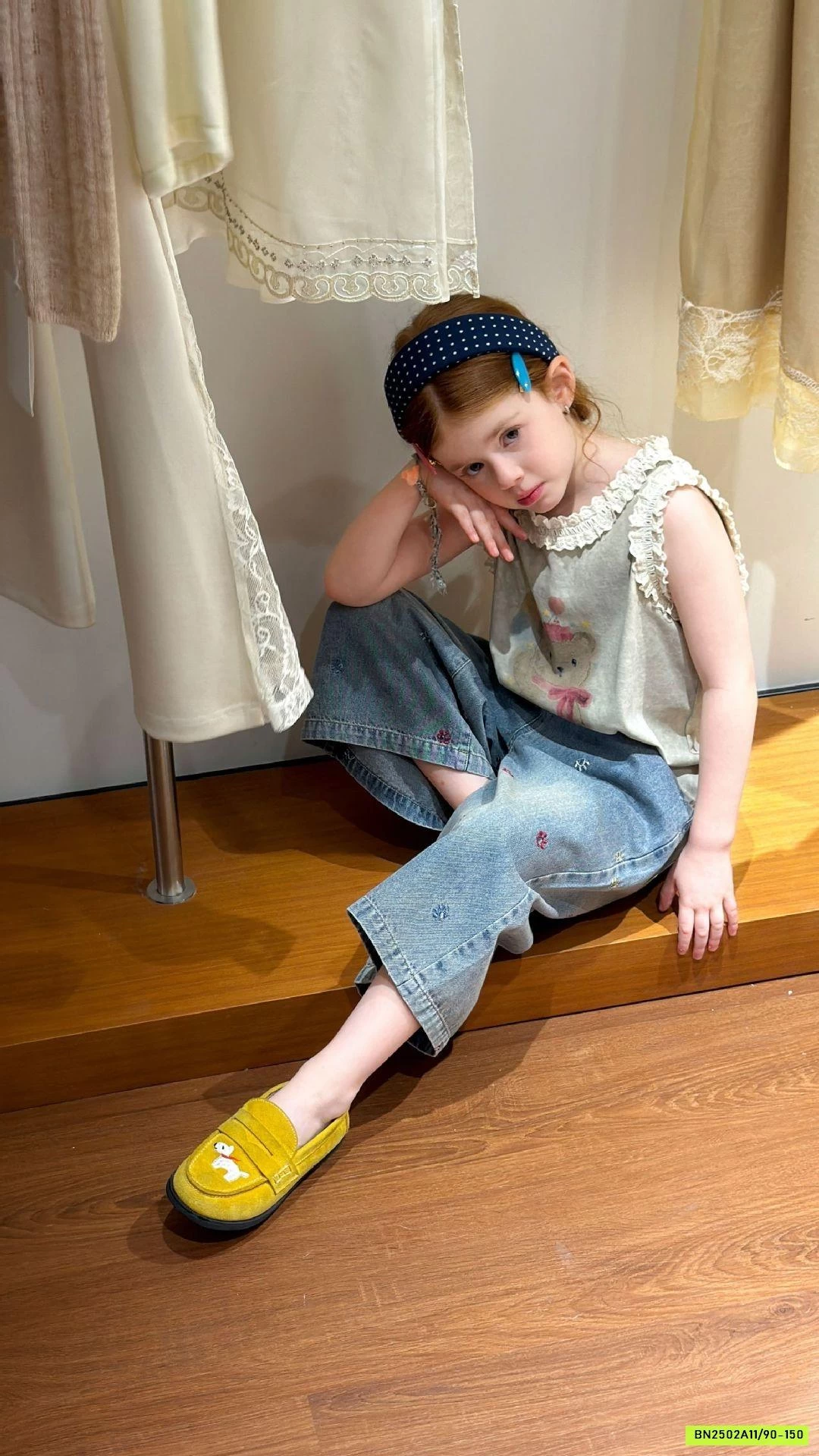 JEANS LỠ THÊU HOA