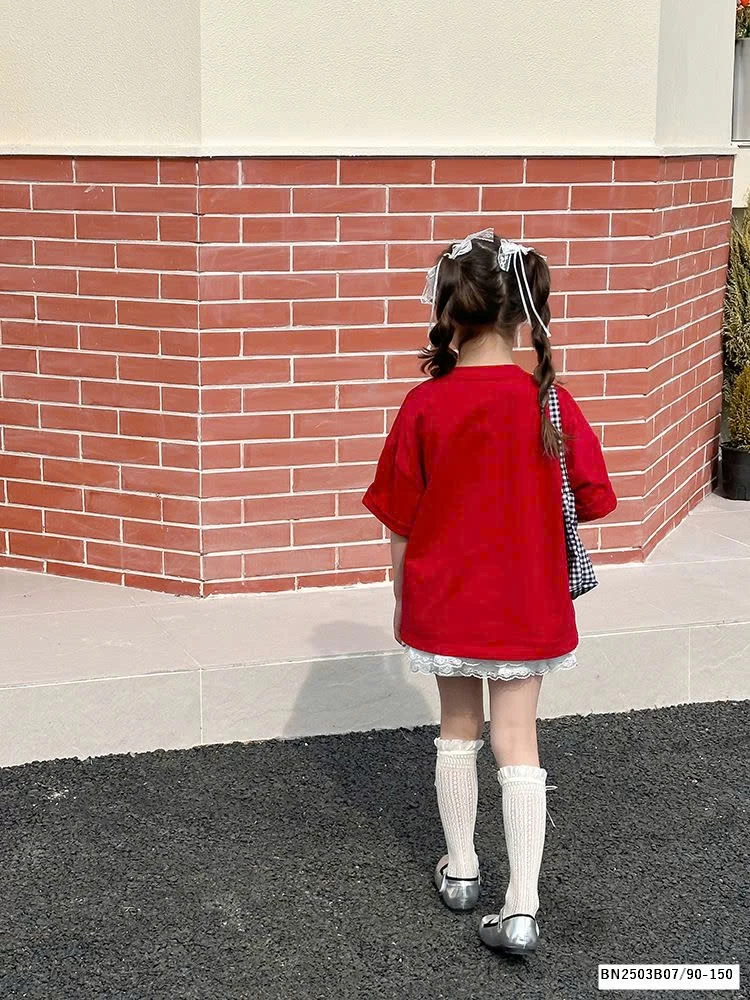 CHÂN VÁY REN TẦNG MIX ÁO THUN NƠ ĐỎ AMBB