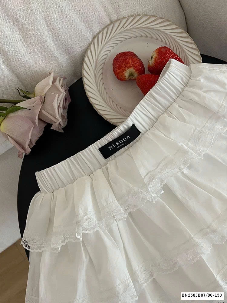 CHÂN VÁY REN TẦNG MIX ÁO THUN NƠ ĐỎ AMBB