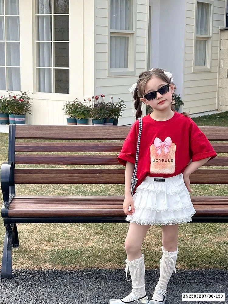 CHÂN VÁY REN TẦNG MIX ÁO THUN NƠ ĐỎ AMBB