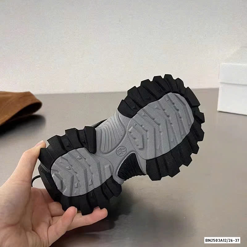 GIÀY THỂ THAO CÁ TÍNH