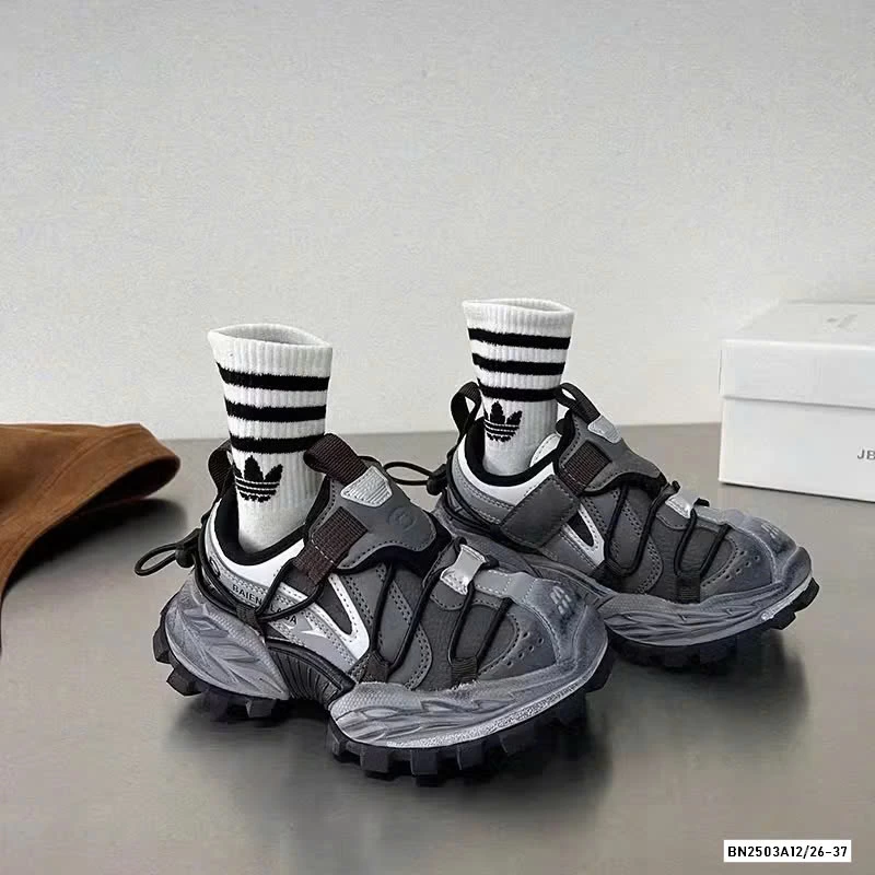 GIÀY THỂ THAO CÁ TÍNH