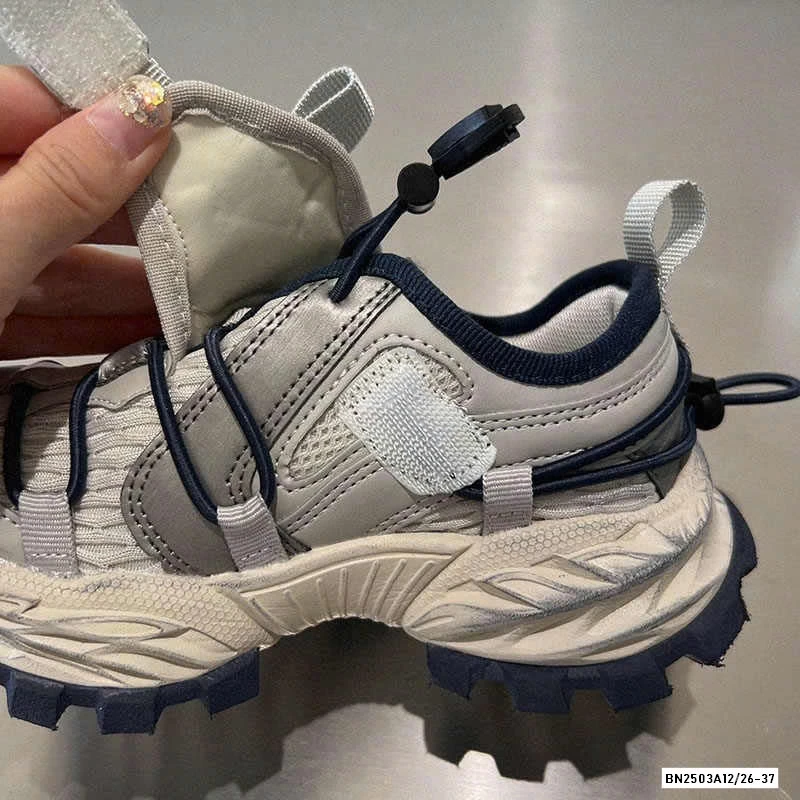 GIÀY THỂ THAO CÁ TÍNH