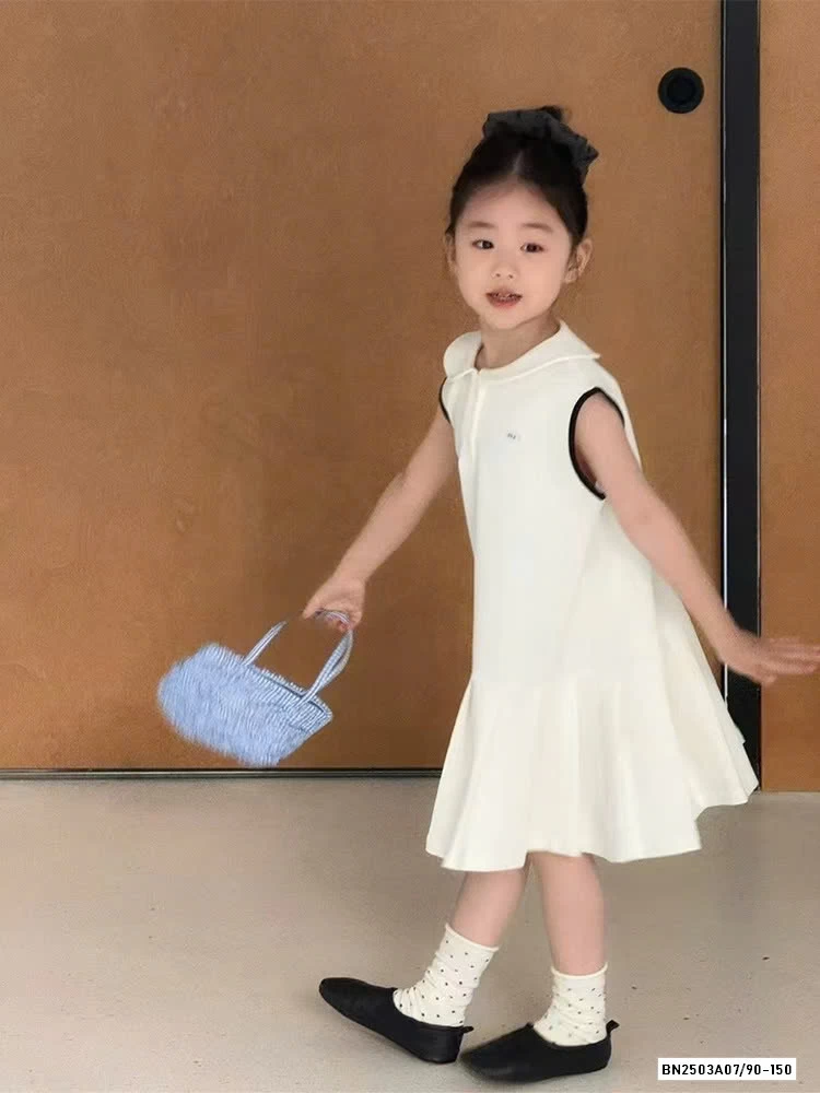 ĐẦM CỔ SEN CHÂN LY SÁT NÁCH