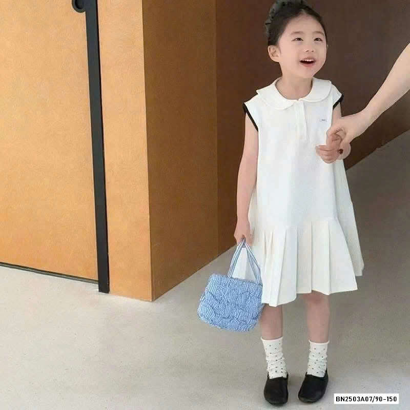 ĐẦM CỔ SEN CHÂN LY SÁT NÁCH