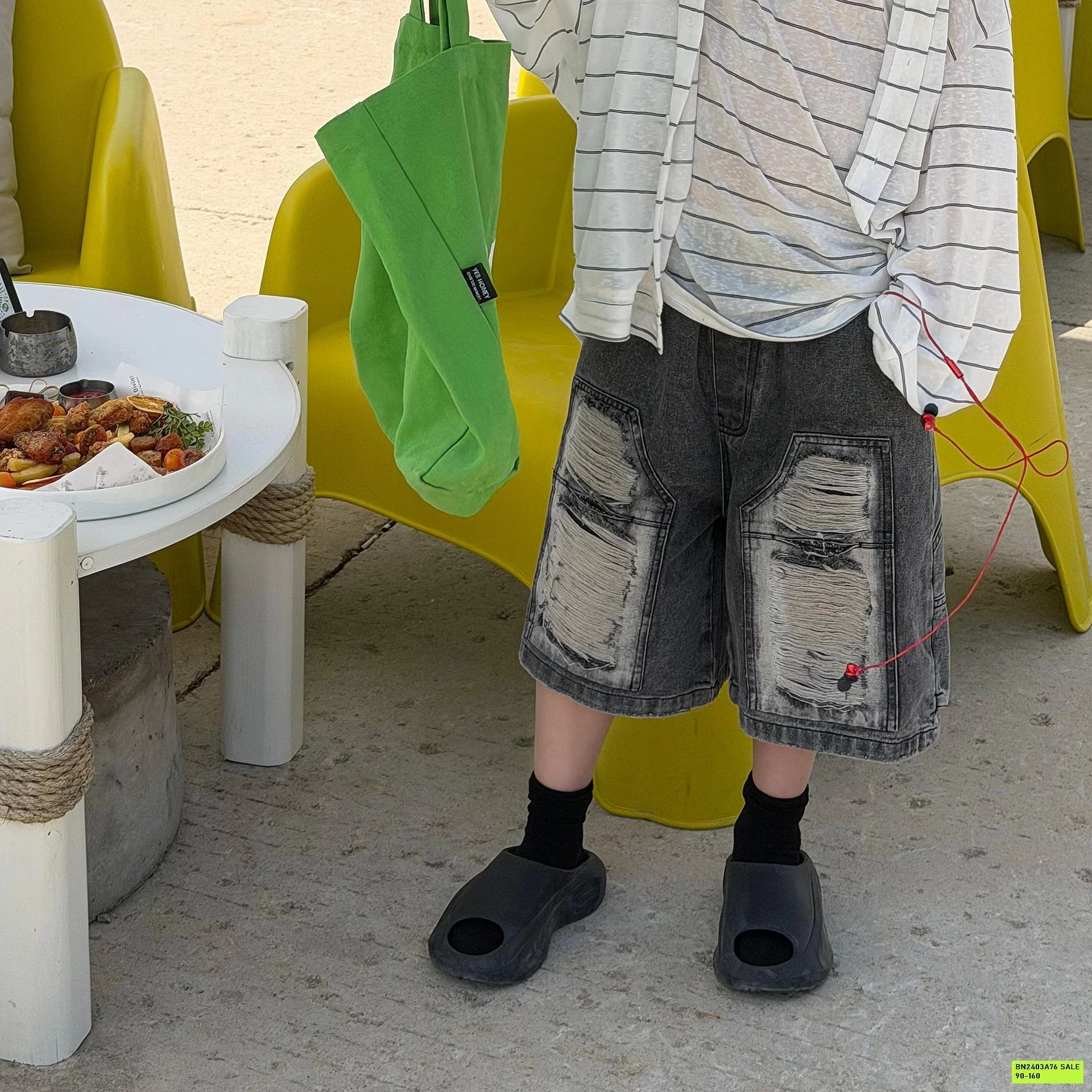 SHORT JEANS ĐEN RÁCH VÁ GỐI FANSHU