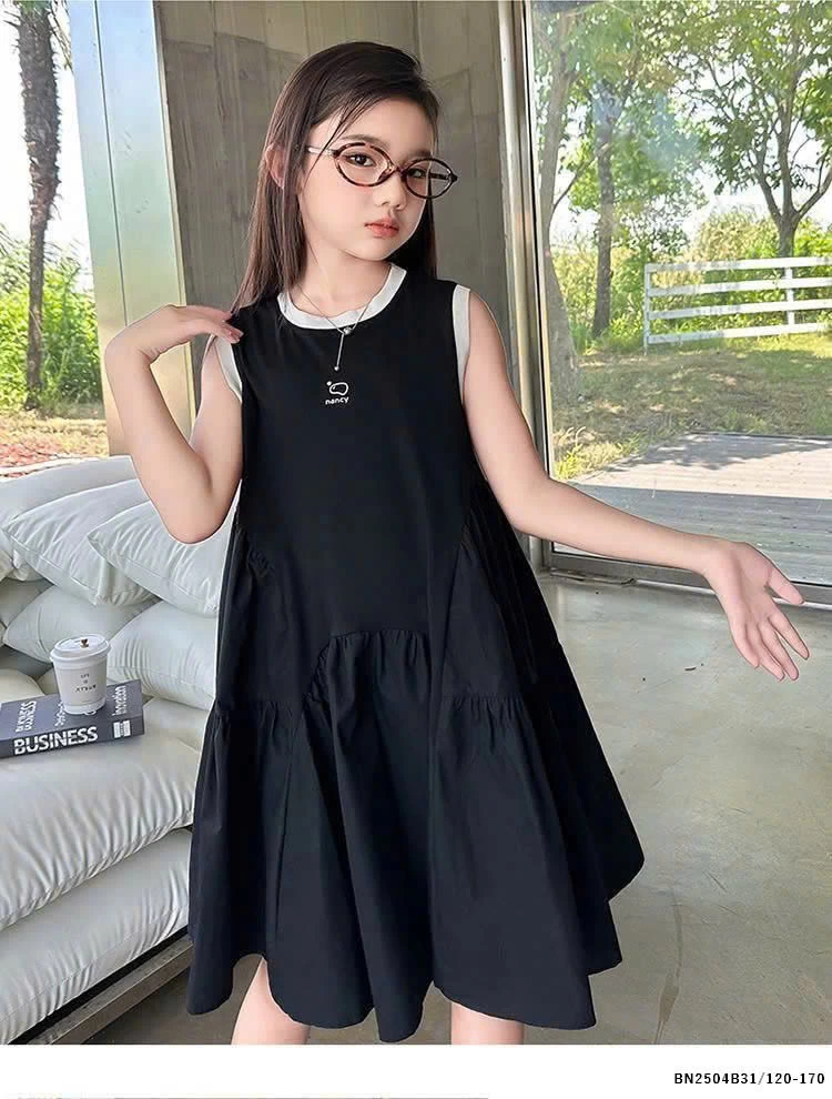 VÁY SUÔNG XOÈ SÁT NÁCH BÉ GÁI