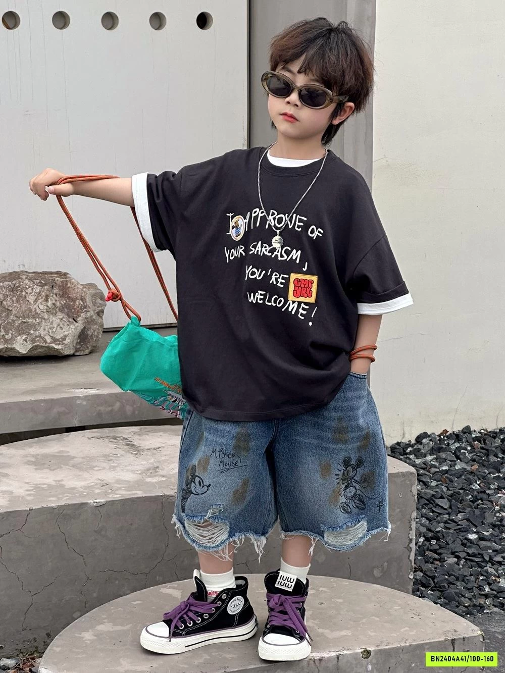 ÁO THUN ĐEN IN CHỮ TRẮNG AFTE