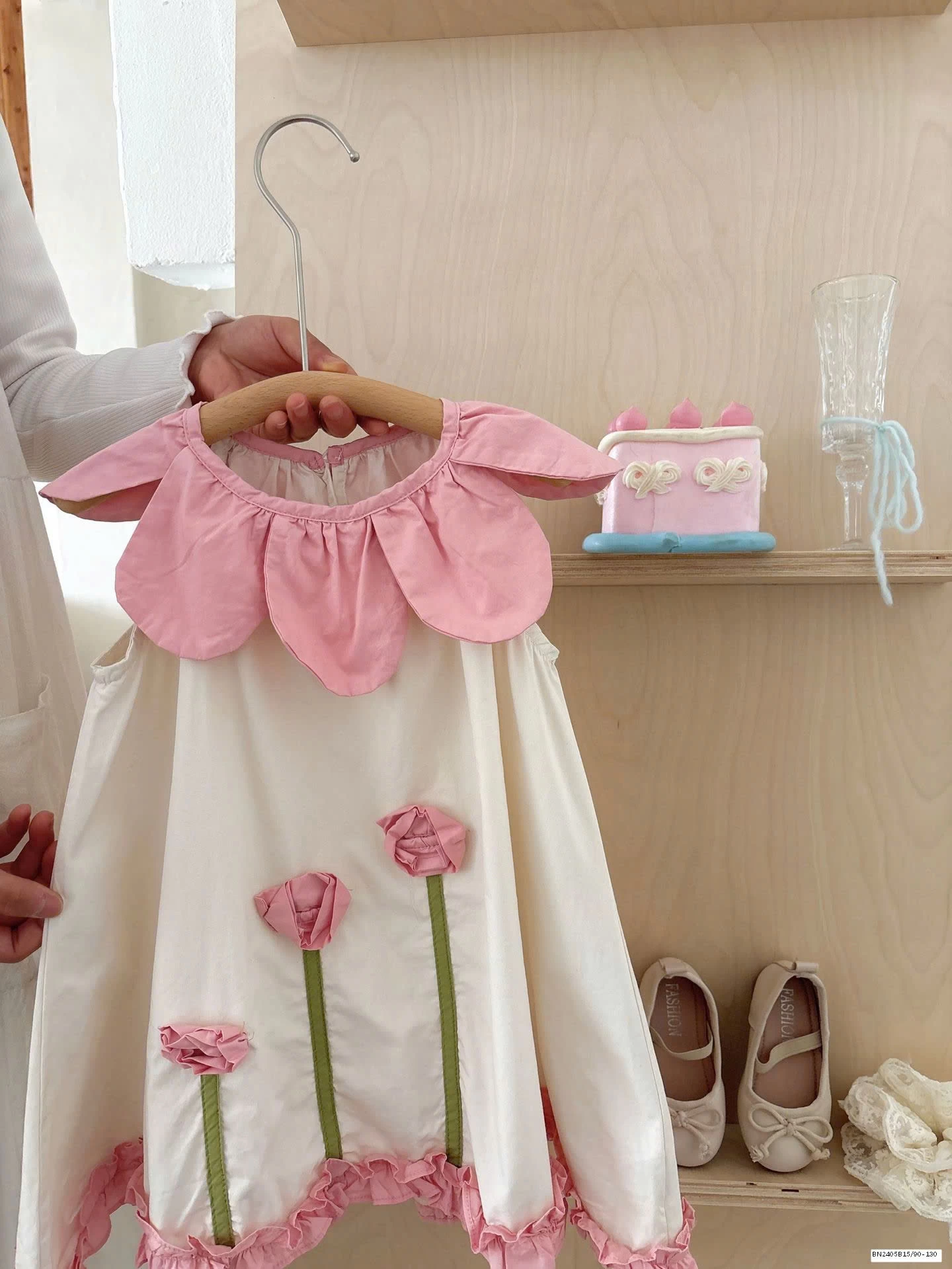 ĐẦM 3 BÔNG HOA CỔ SEN