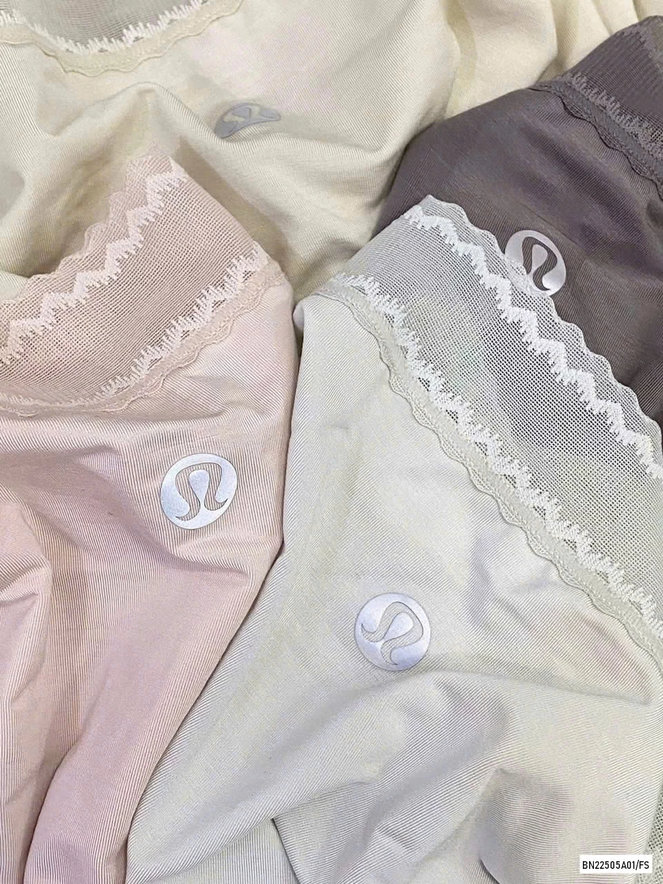 SÉT 4 QUẦN CHIP BĂNG LỤA LULULEMON CC