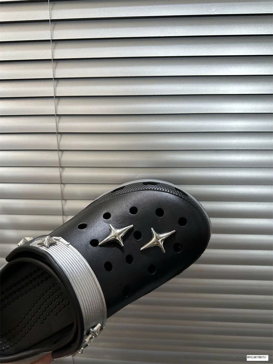 SỤC CROCS ĐẾ CAO ĐÍNH NGÔI SAO