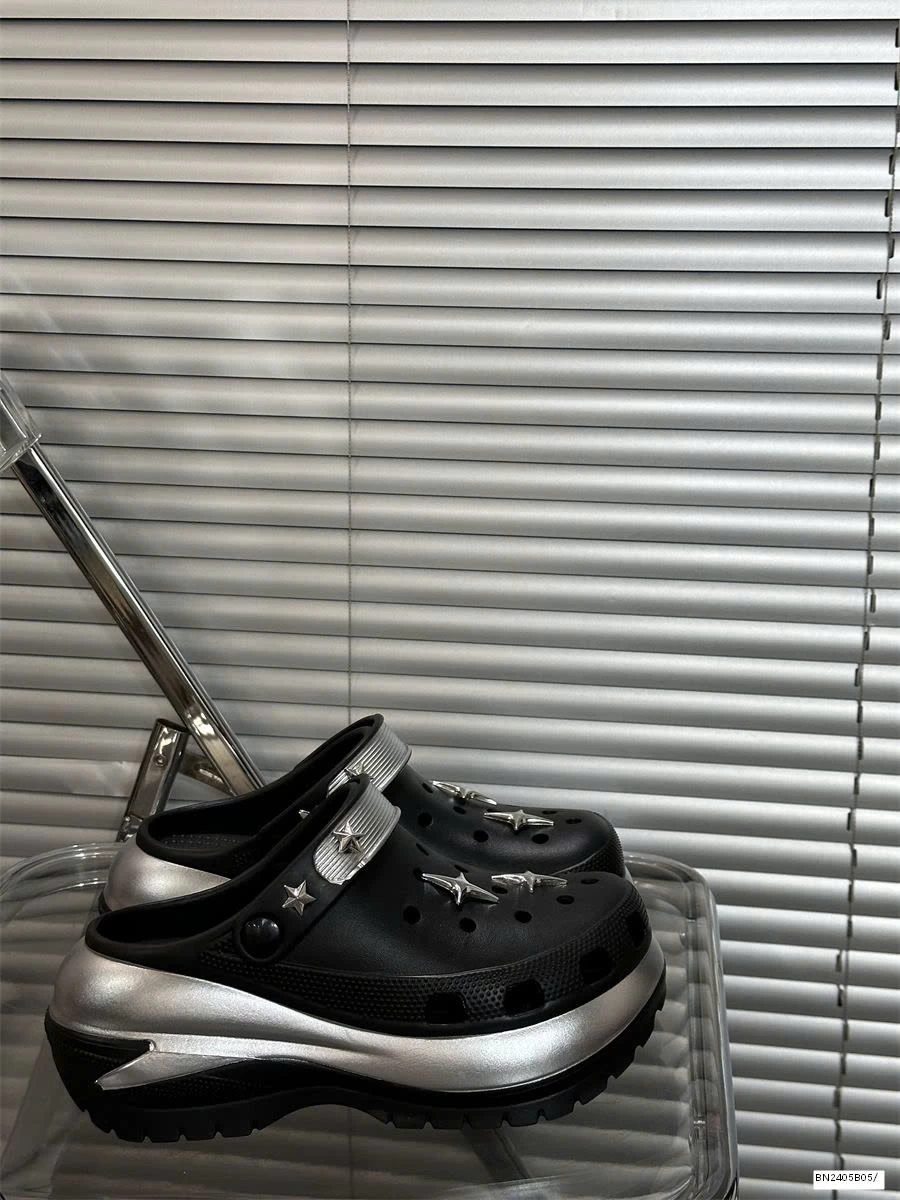 SỤC CROCS ĐẾ CAO ĐÍNH NGÔI SAO