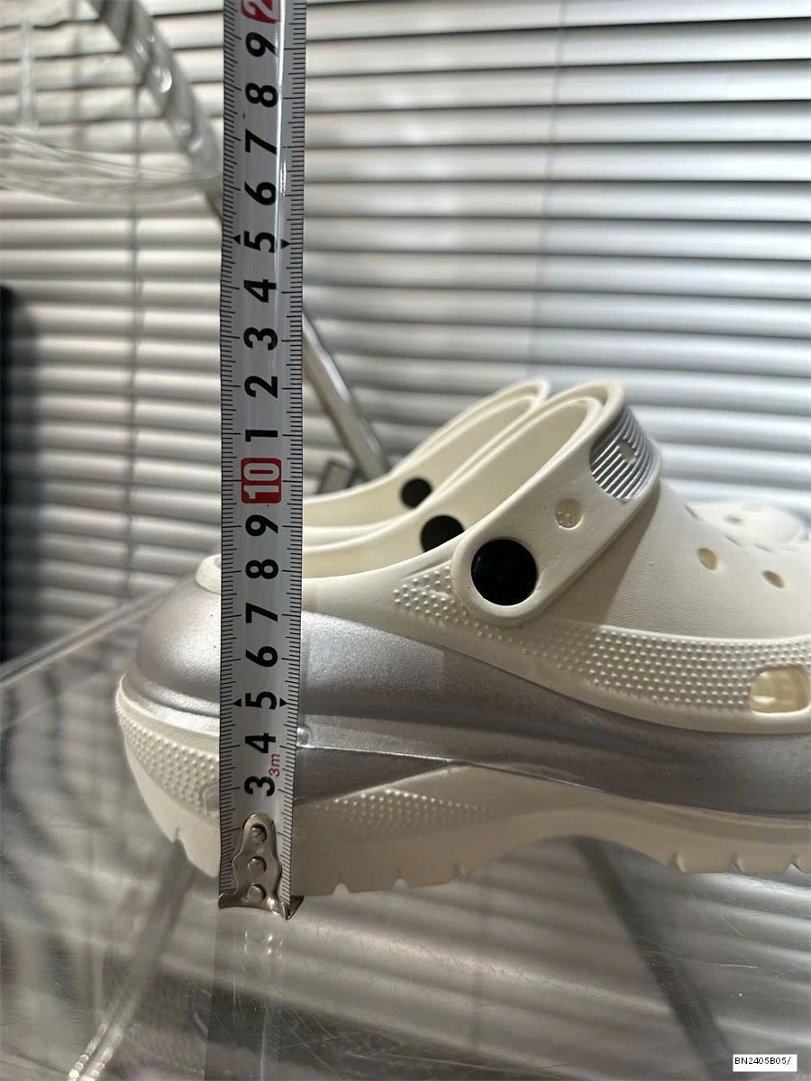 SỤC CROCS ĐẾ CAO ĐÍNH NGÔI SAO