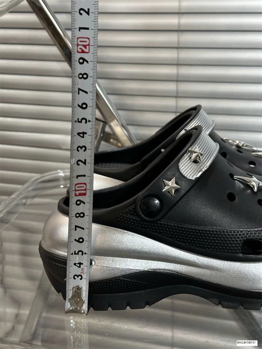 SỤC CROCS ĐẾ CAO ĐÍNH NGÔI SAO