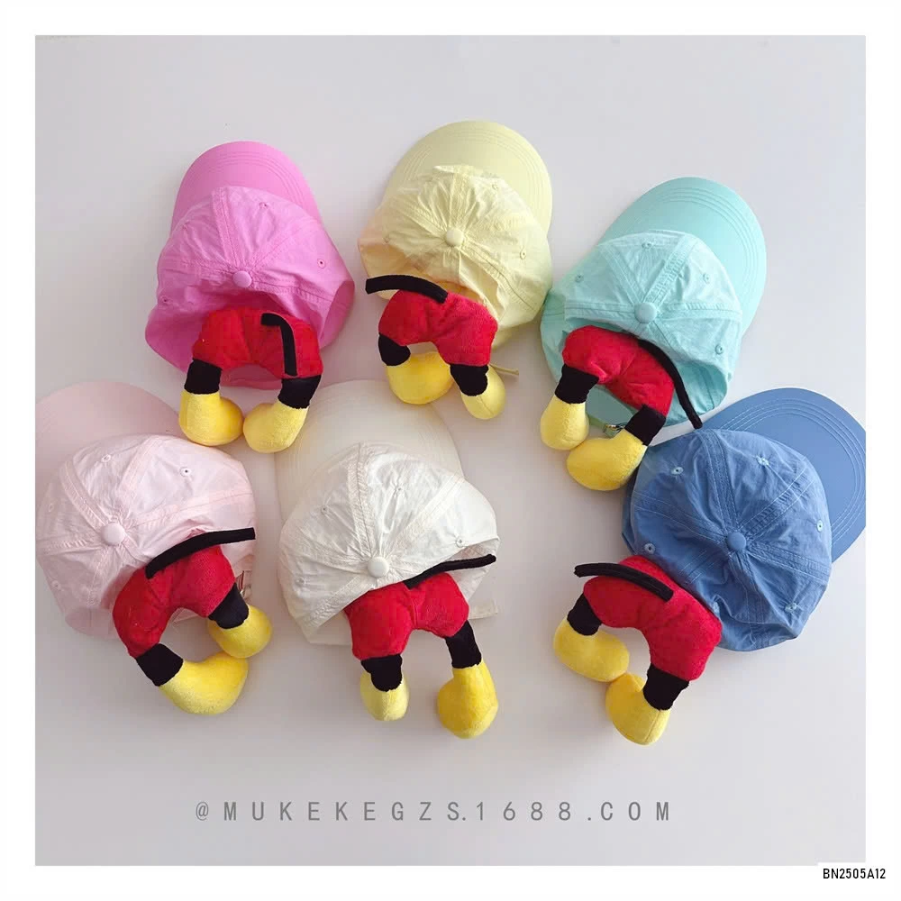 MŨ KẾT GẮN CHÂN GẤU POOH