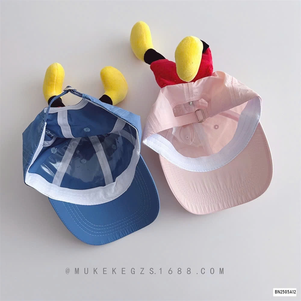 MŨ KẾT GẮN CHÂN GẤU POOH