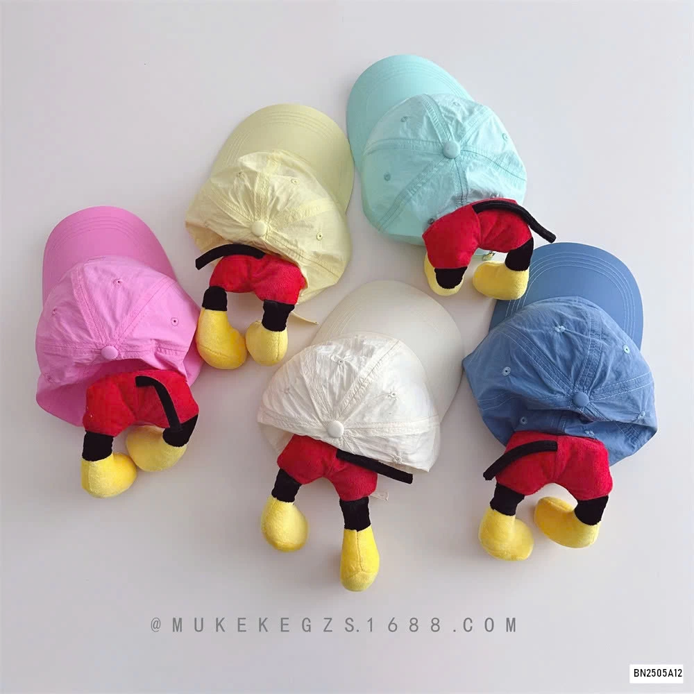 MŨ KẾT GẮN CHÂN GẤU POOH