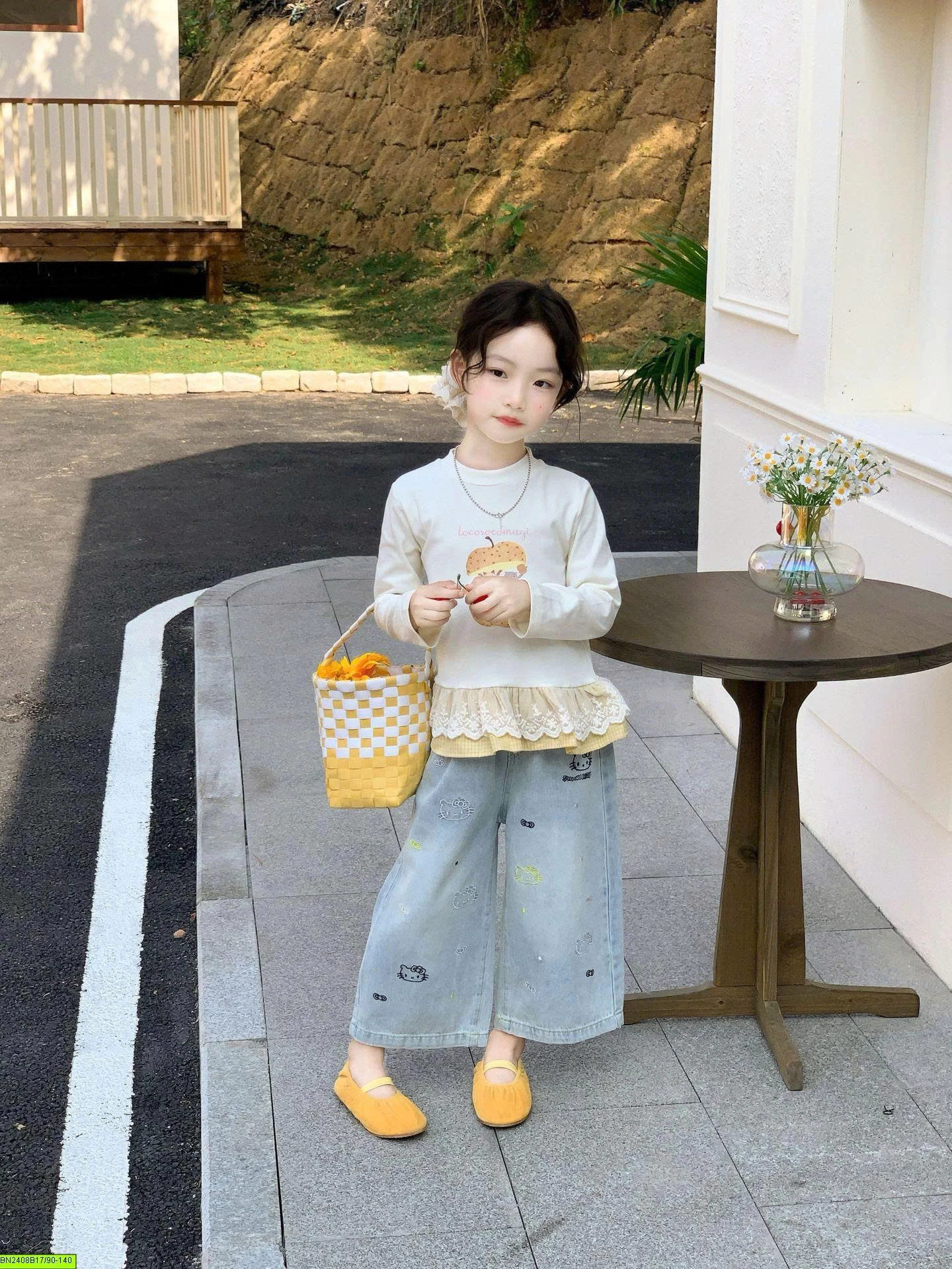 SET ÁO THUN VIỀN REN MIX QUẦN JEAN IN HÌNH