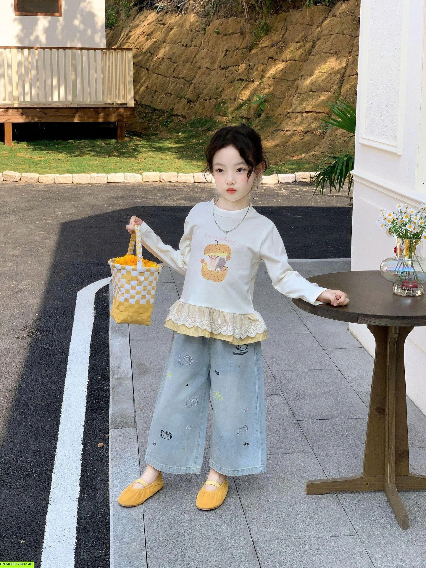 SET ÁO THUN VIỀN REN MIX QUẦN JEAN IN HÌNH