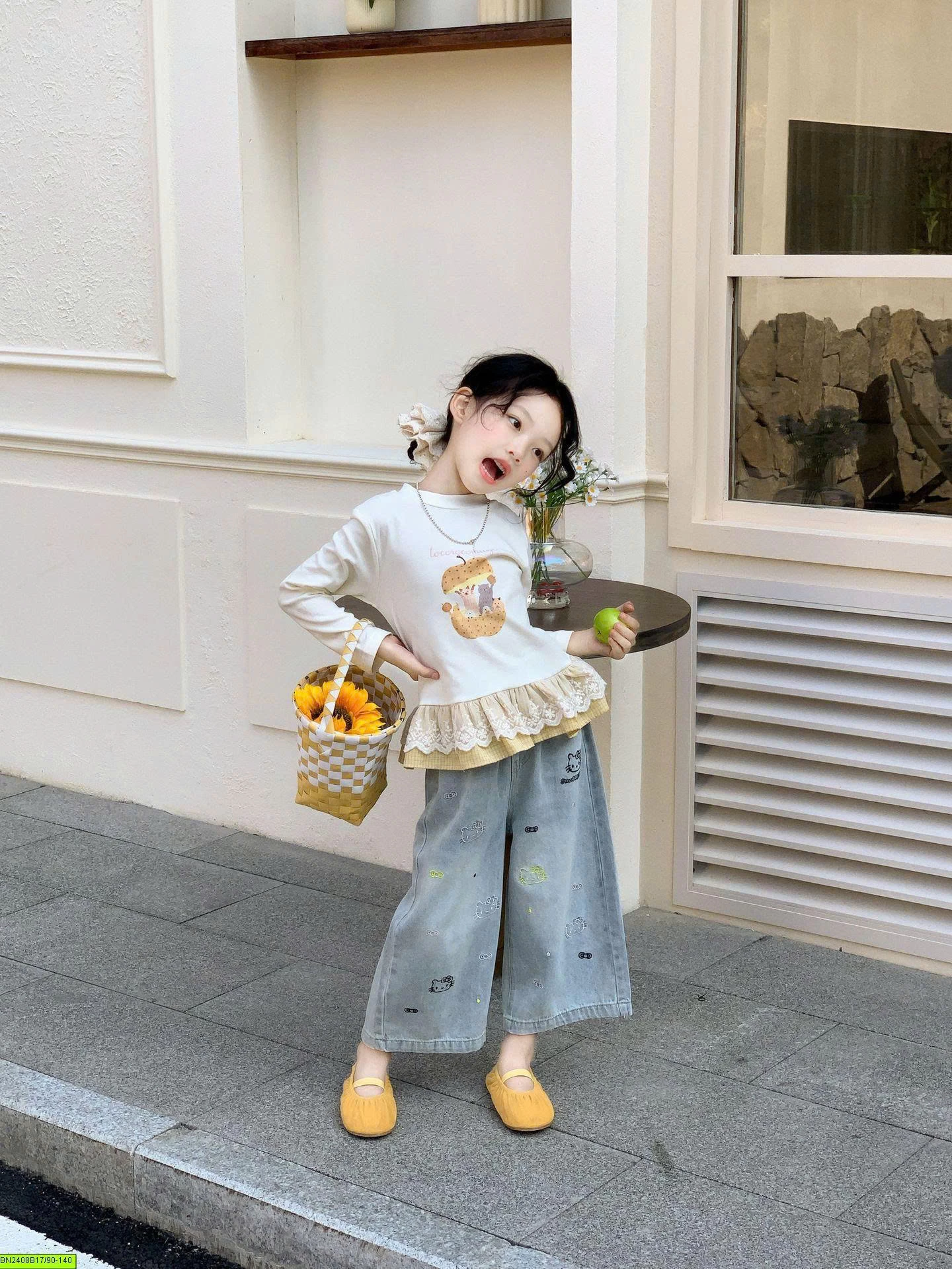 SET ÁO THUN VIỀN REN MIX QUẦN JEAN IN HÌNH