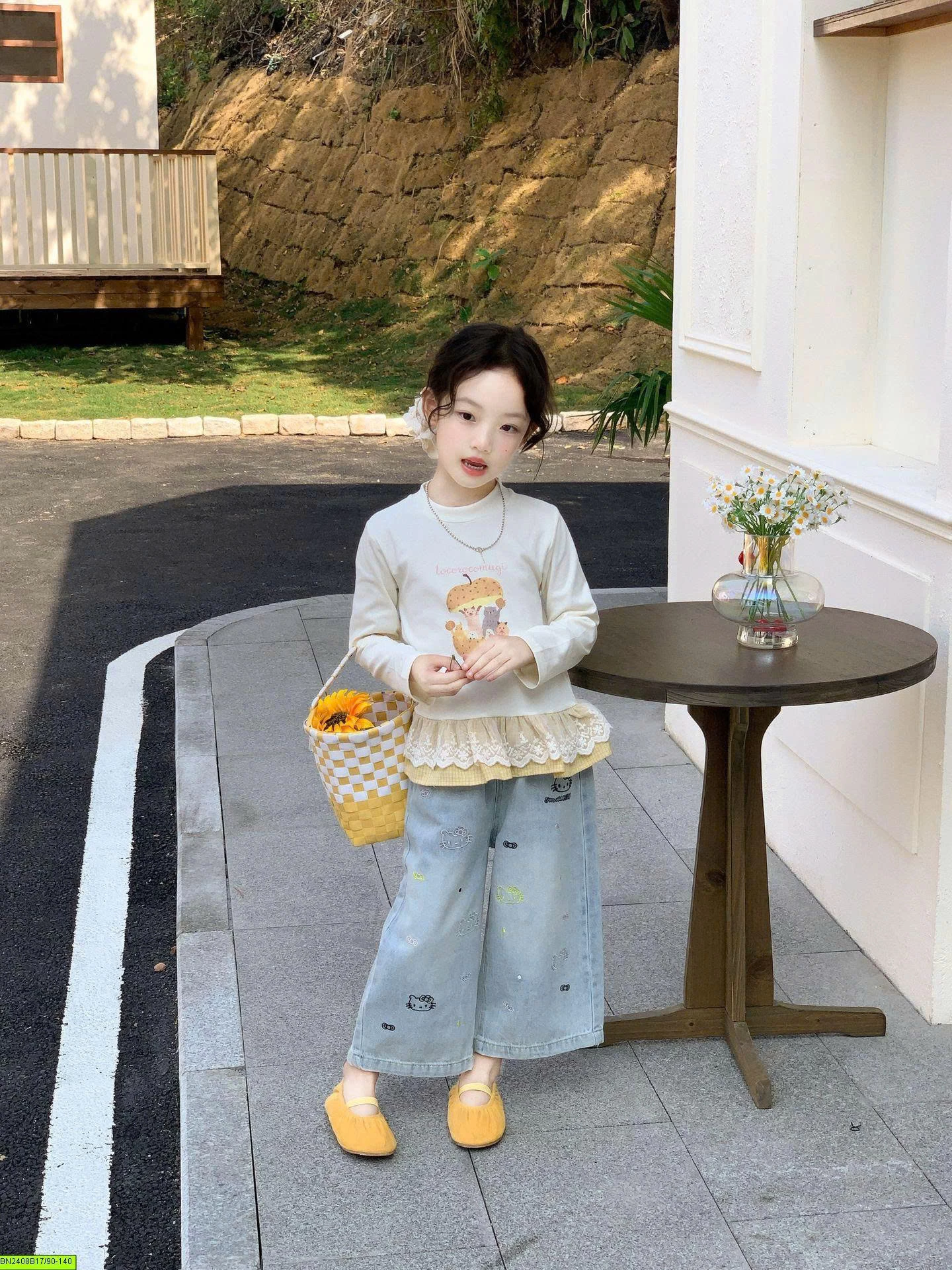 SET ÁO THUN VIỀN REN MIX QUẦN JEAN IN HÌNH