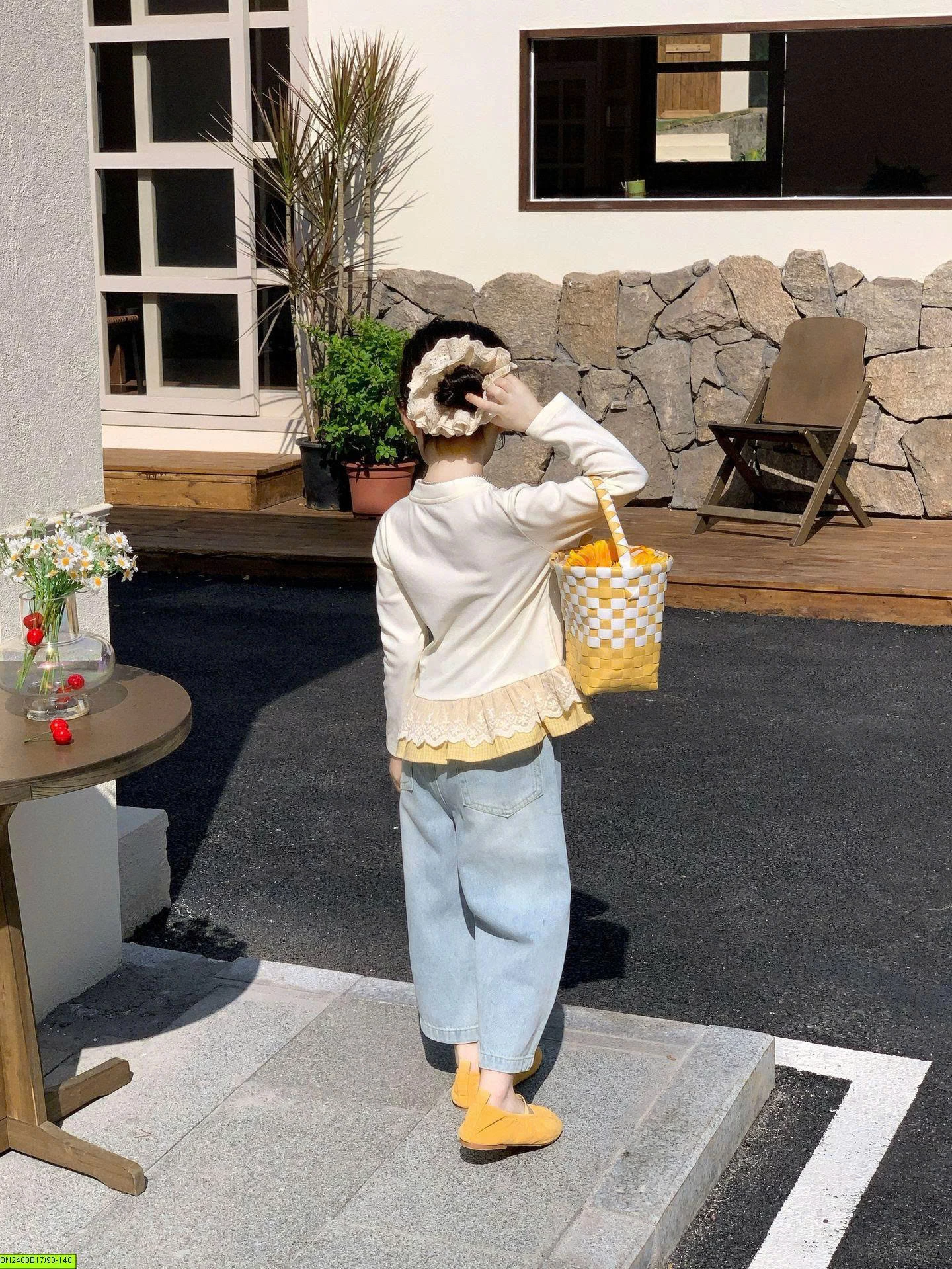 SET ÁO THUN VIỀN REN MIX QUẦN JEAN IN HÌNH
