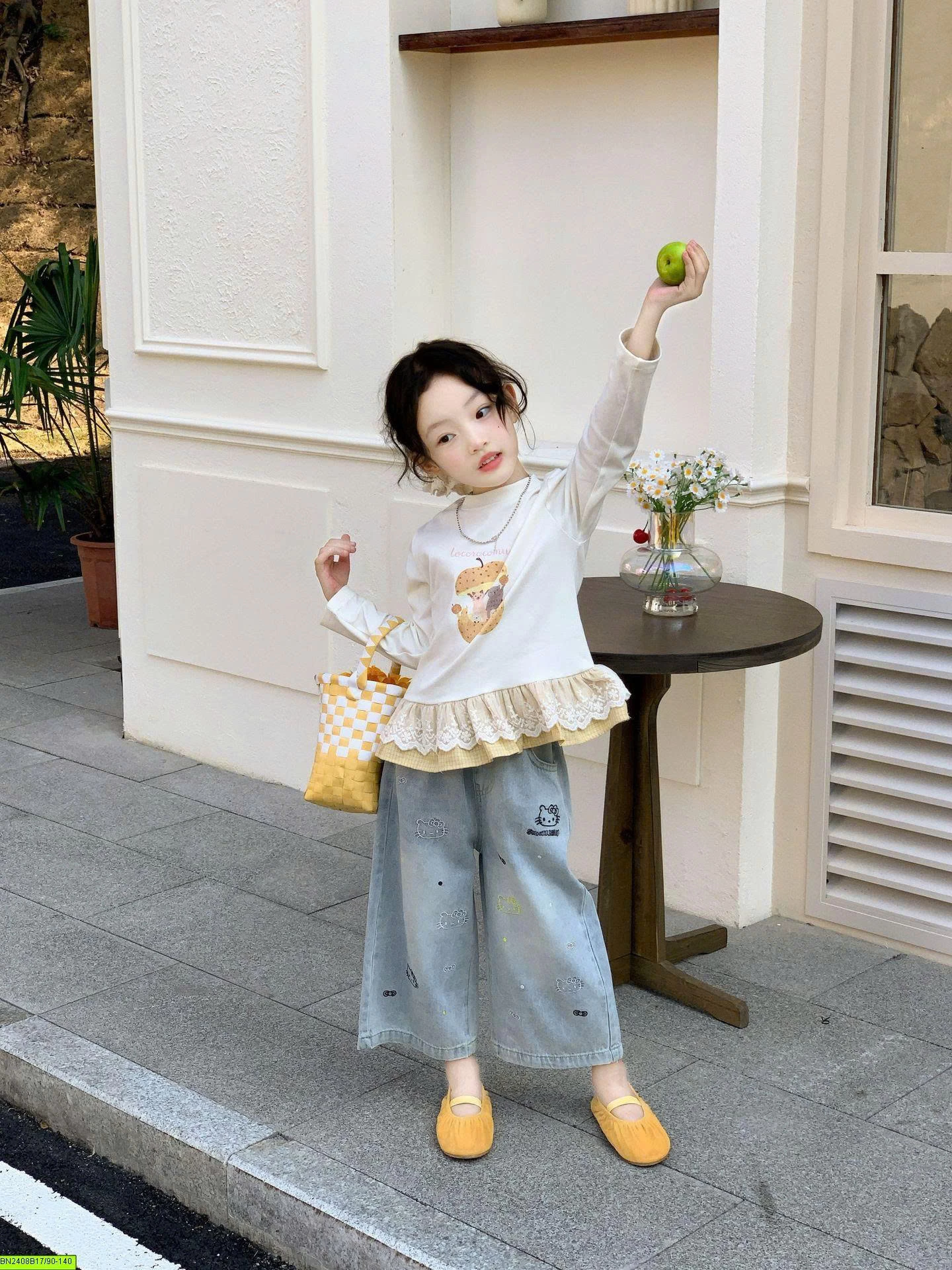 SET ÁO THUN VIỀN REN MIX QUẦN JEAN IN HÌNH