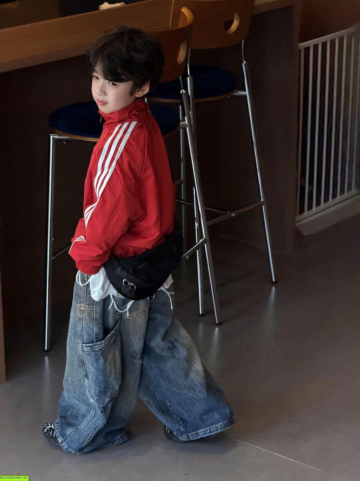 ÁO KHOÁC THỂ THAO 3 SỌC ĐỎ