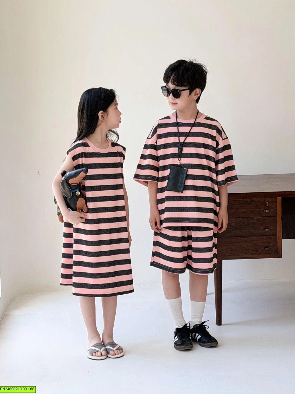 COUPLE TÔNG HỒNG KẺ NGANG KUMAI