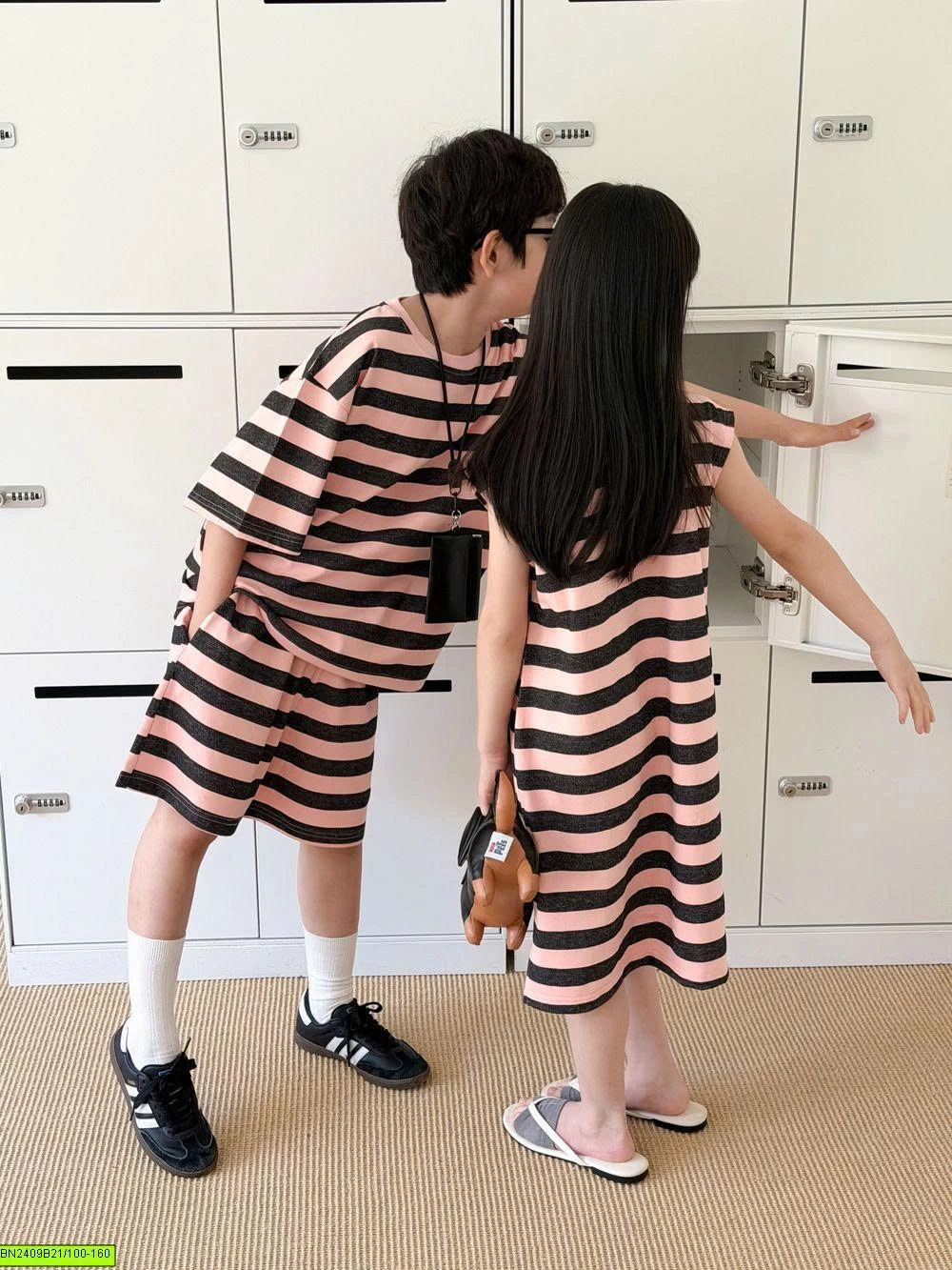 COUPLE TÔNG HỒNG KẺ NGANG KUMAI