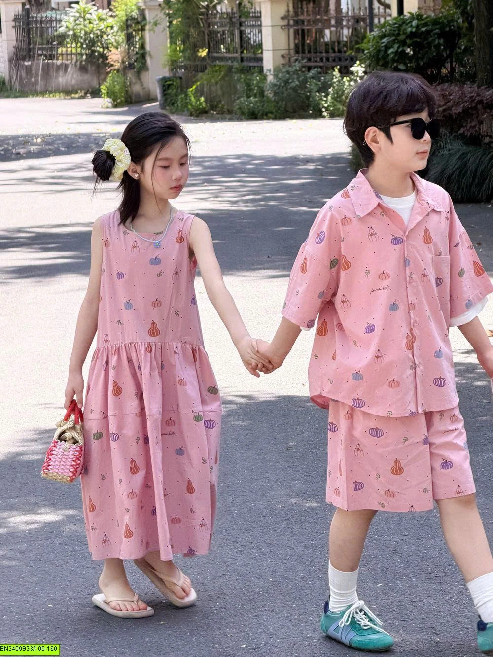 COUPLE HỒNG IN HÌNH HỒ LÔ KUMAI