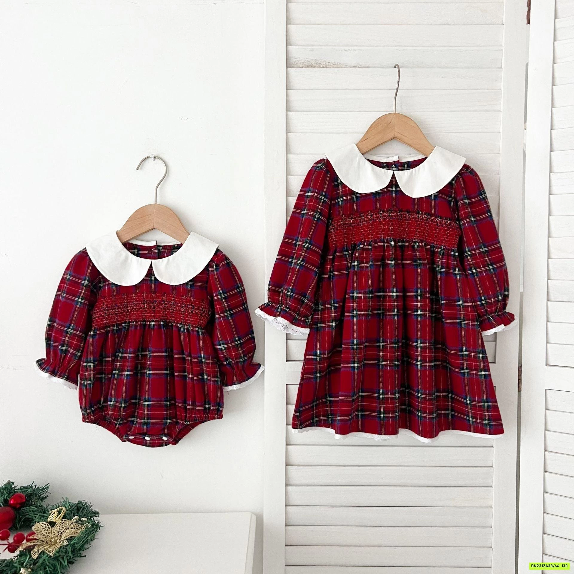 COUPLE CARO ĐỎ CỔ SEN