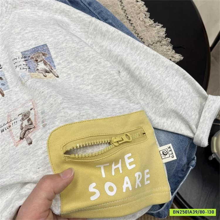 ÁO THUN HÌNH TÚI KHÓA BỤNG